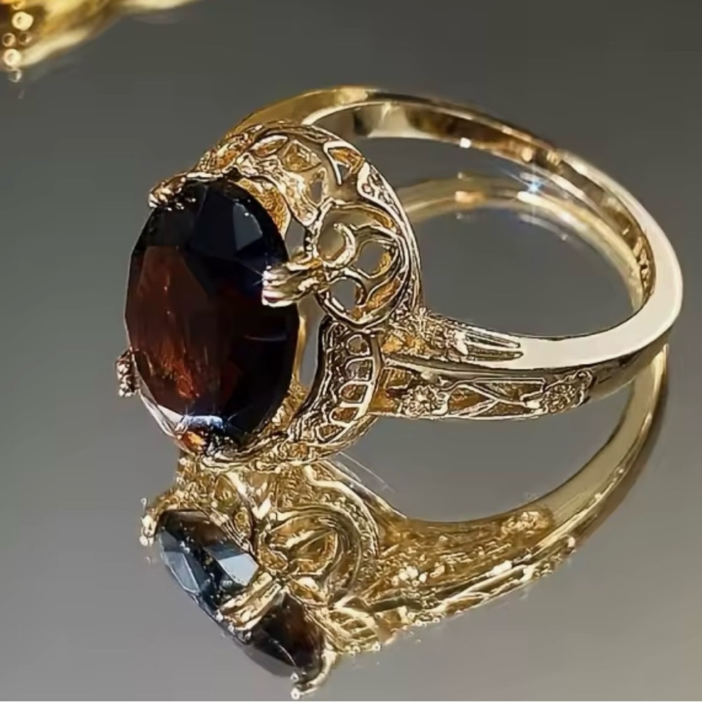 NEW Elegant Gold and Black Ring